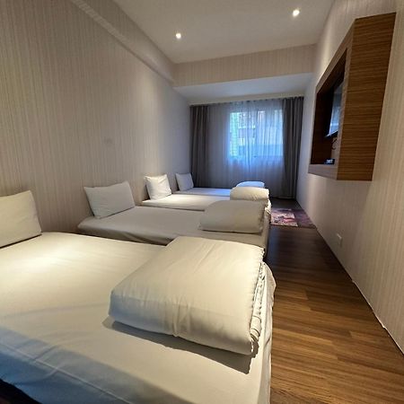 Young Soarlan Hotel - Tainan Bagian luar foto