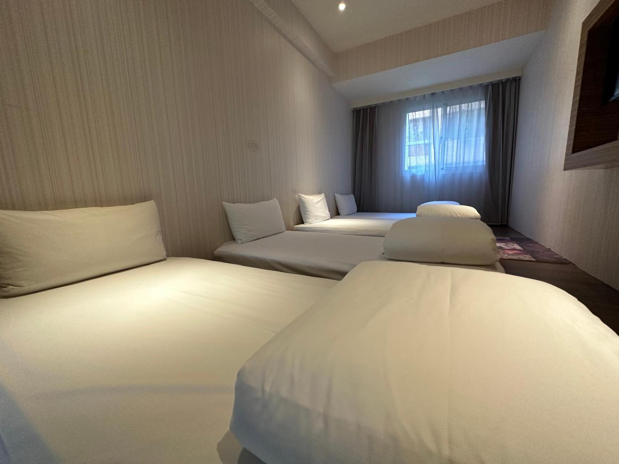 Young Soarlan Hotel - Tainan Bagian luar foto