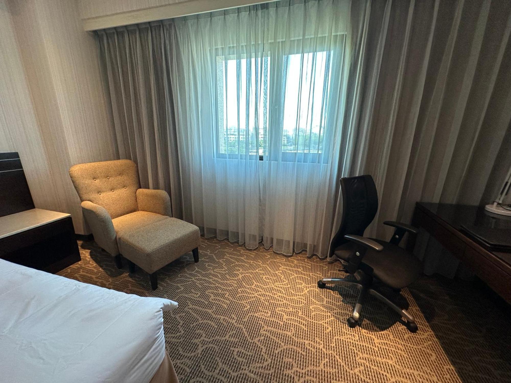Young Soarlan Hotel - Tainan Bagian luar foto