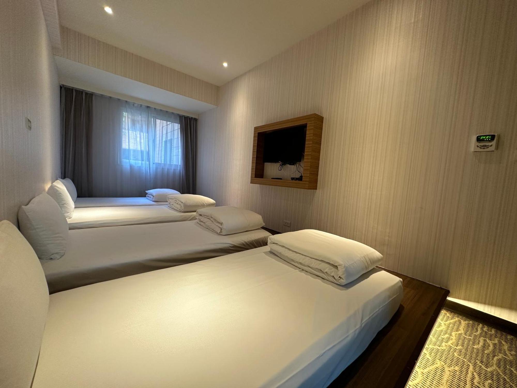 Young Soarlan Hotel - Tainan Bagian luar foto
