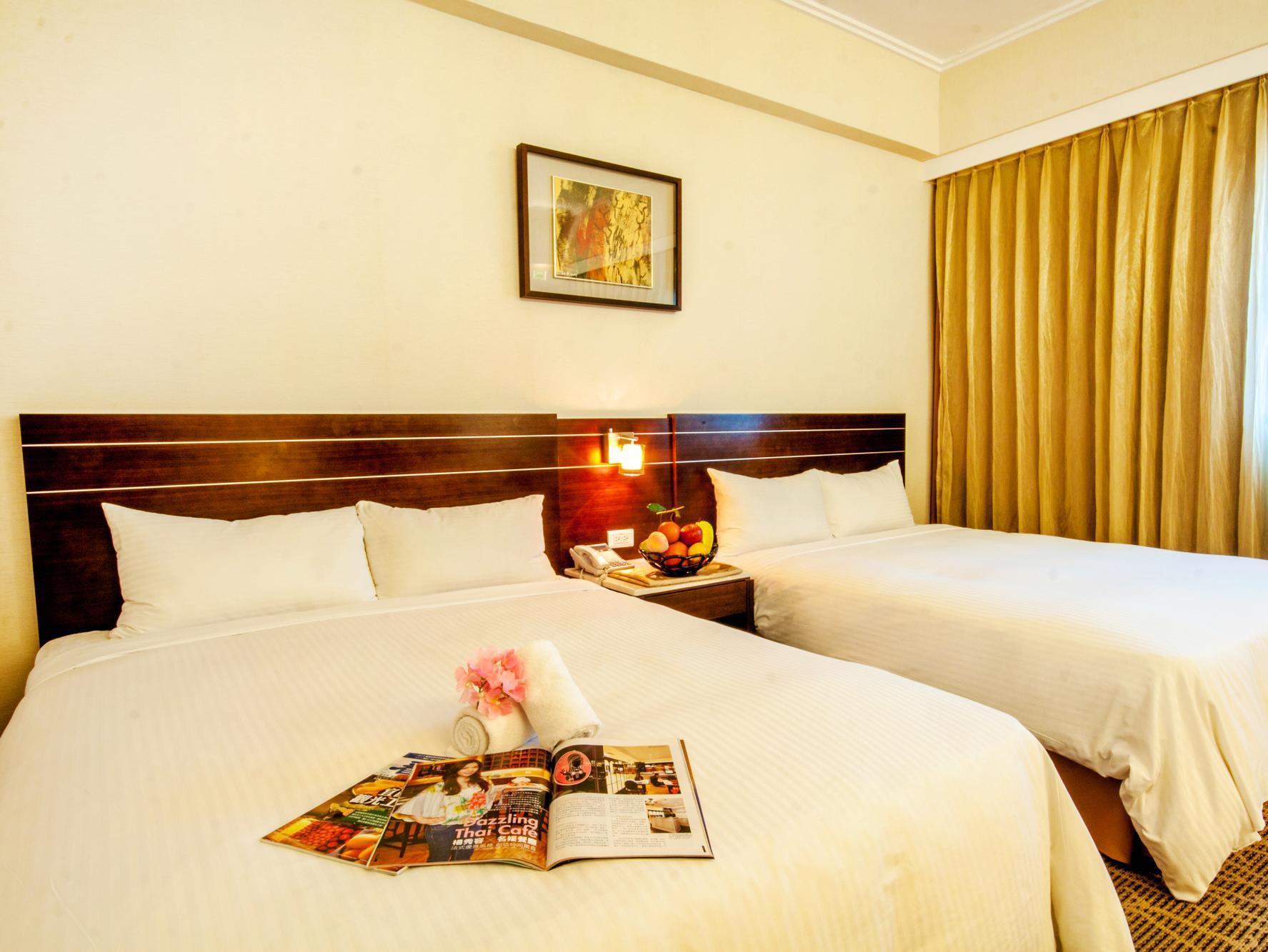 Young Soarlan Hotel - Tainan Bagian luar foto