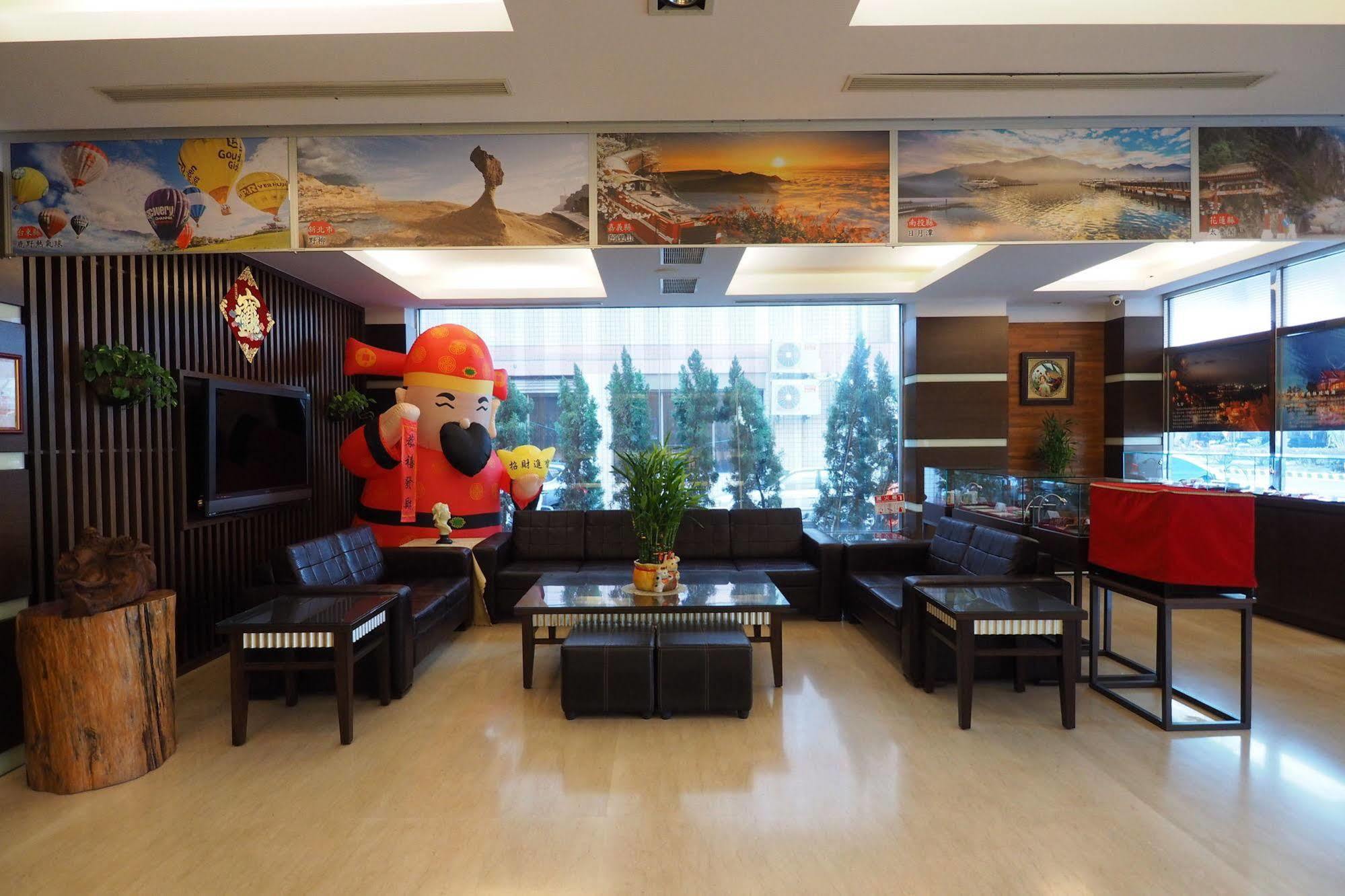 Young Soarlan Hotel - Tainan Bagian luar foto