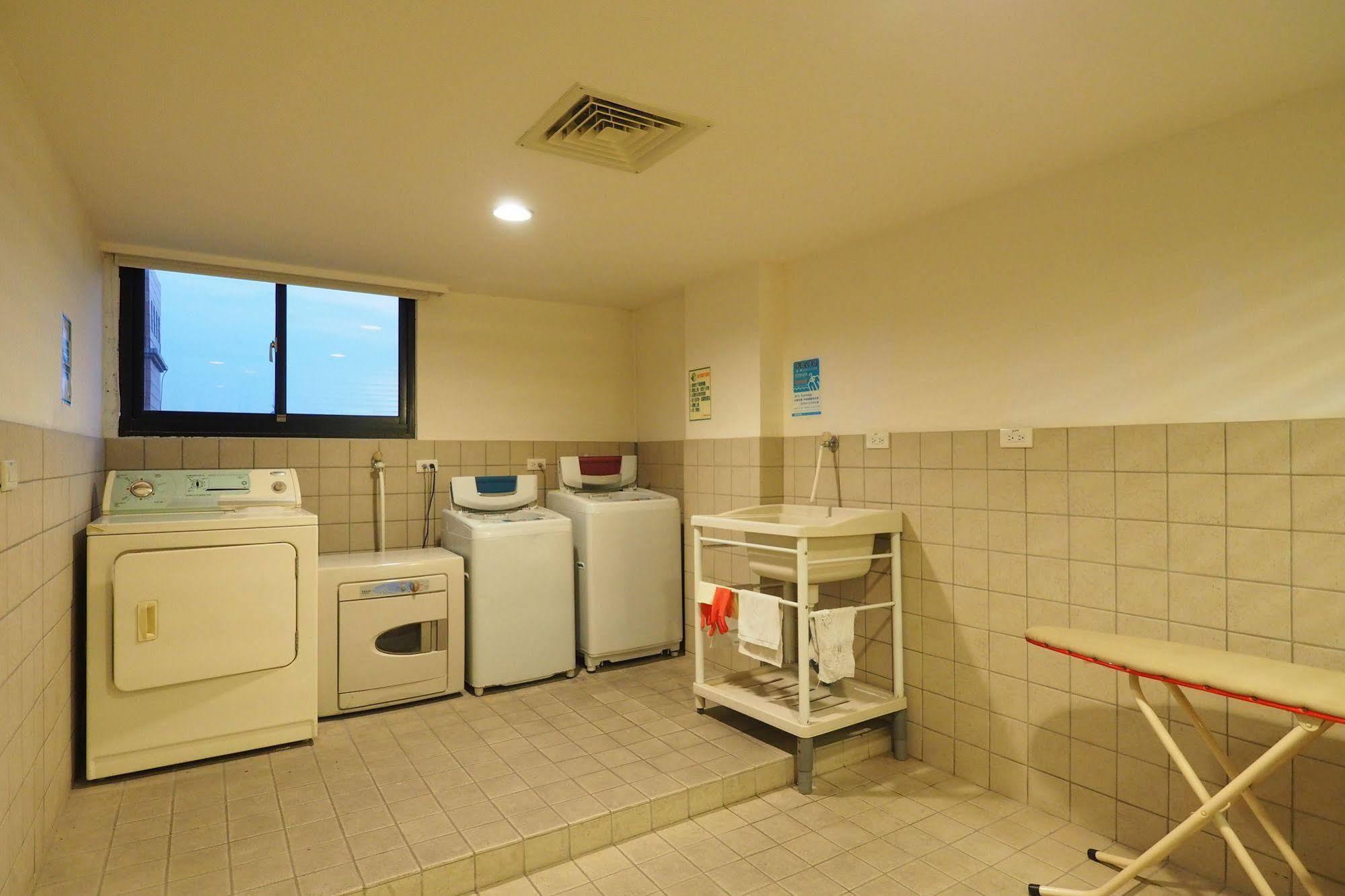 Young Soarlan Hotel - Tainan Bagian luar foto