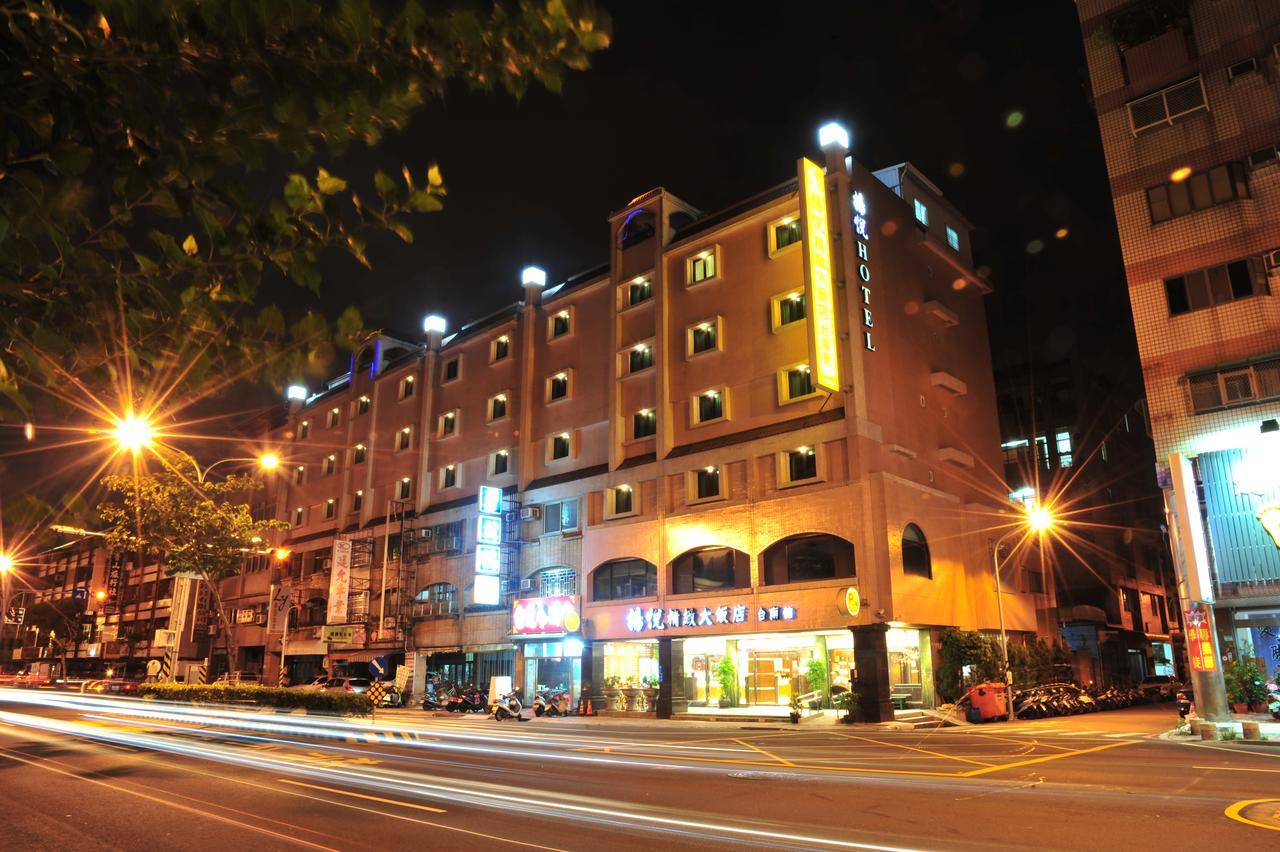 Young Soarlan Hotel - Tainan Bagian luar foto