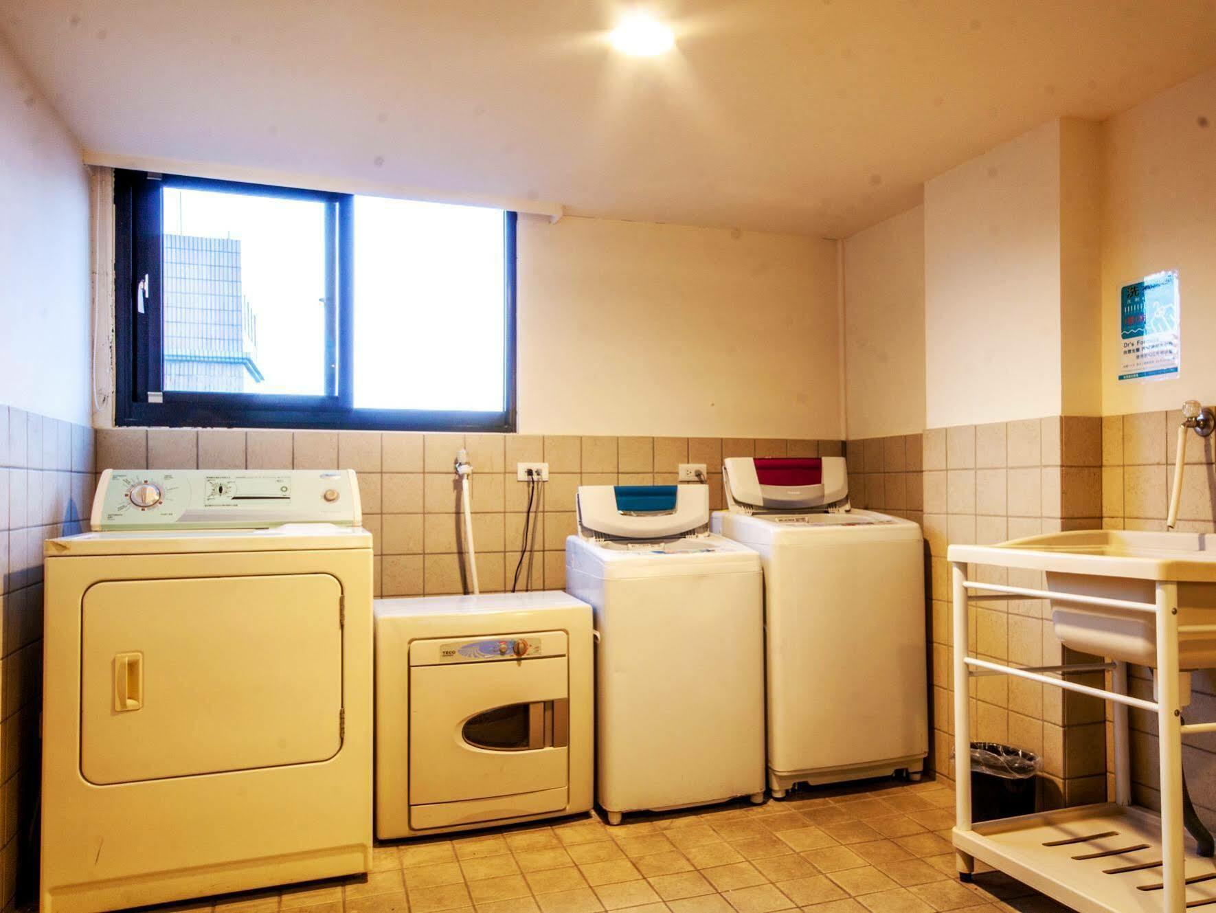 Young Soarlan Hotel - Tainan Bagian luar foto